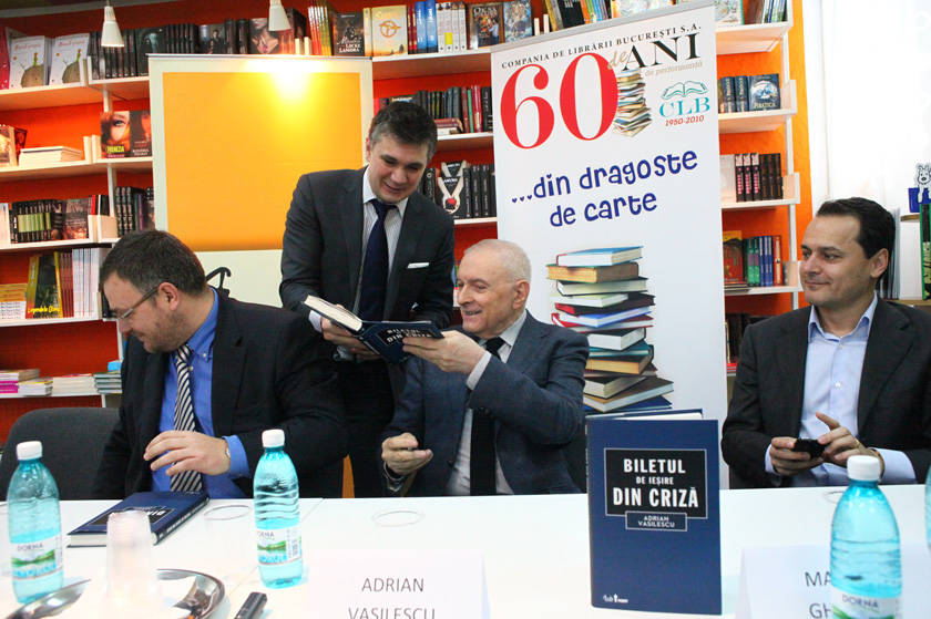 Invitatii inainte de dezbatere