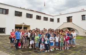 Elevii-Scolii-Gimnaziale-Principele-Radu-in-vizita-la-Palatul-Elisabeta-11-iulie-2014-foto-Daniel-Angelescu-c-Casa-MS-Regelui-13