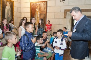 Elevii-Scolii-Gimnaziale-Principele-Radu-in-vizita-la-Palatul-Elisabeta-11-iulie-2014-foto-Daniel-Angelescu-c-Casa-MS-Regelui-9