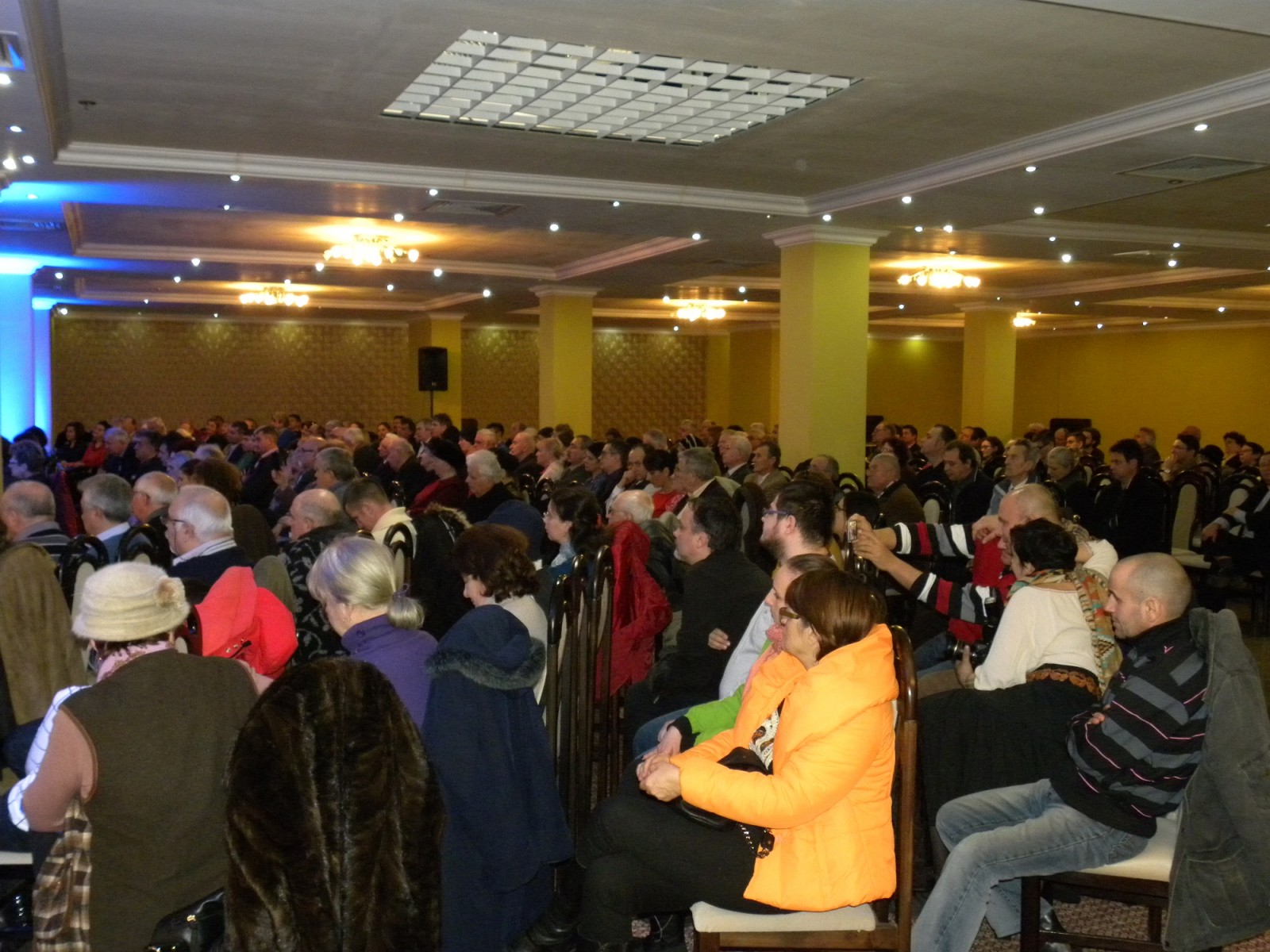 Lansare „Pe trecerea timpului. Jurnal politic românesc 1996-2015” la Deva, 30 ianuarie 2016 Credit foto: Biblioteca Județeană „Ovid Densusianu” Hunedoara – Deva