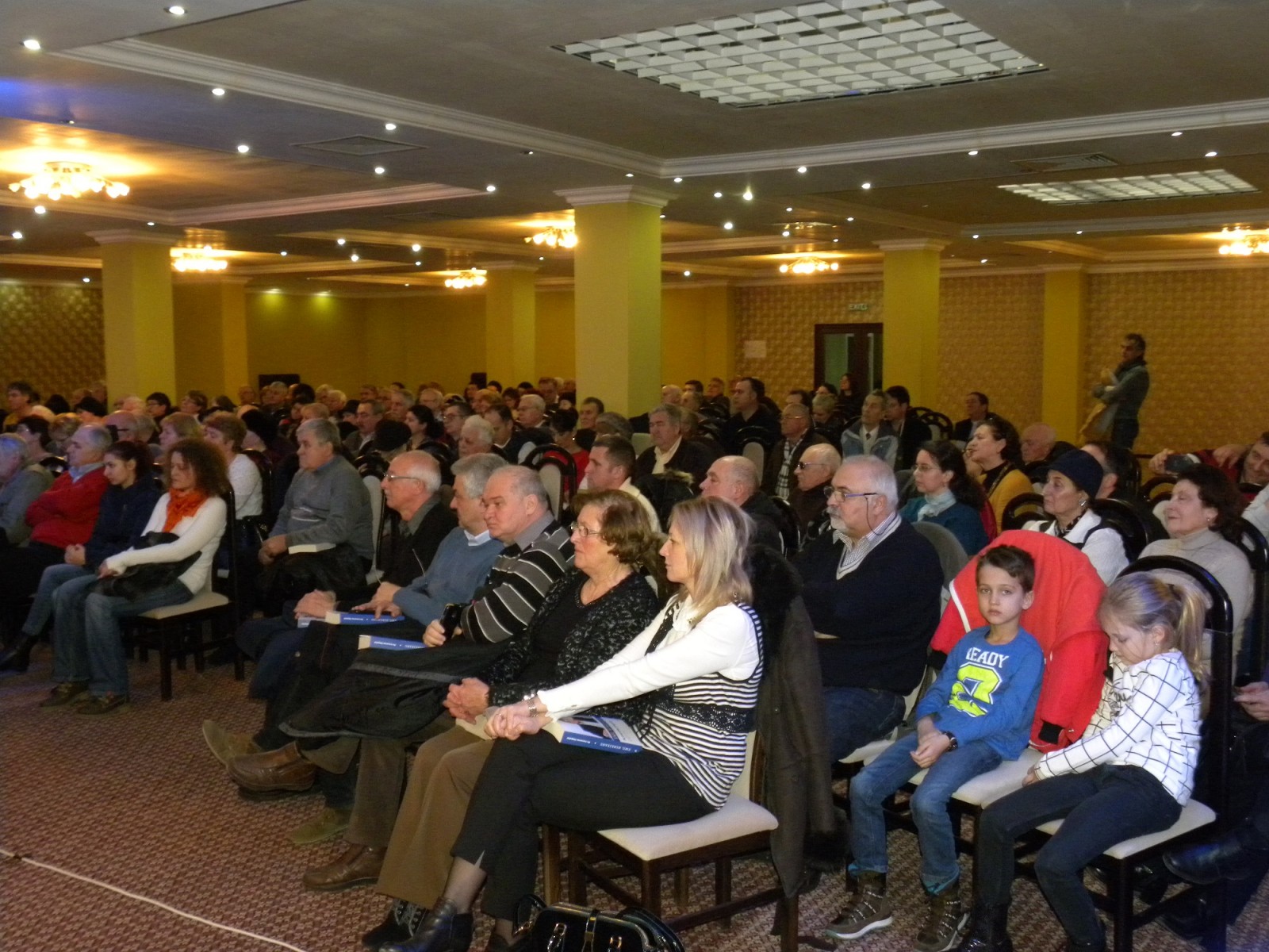 Lansare „Pe trecerea timpului. Jurnal politic românesc 1996-2015” la Deva, 30 ianuarie 2016 Credit foto: Biblioteca Județeană „Ovid Densusianu” Hunedoara – Deva