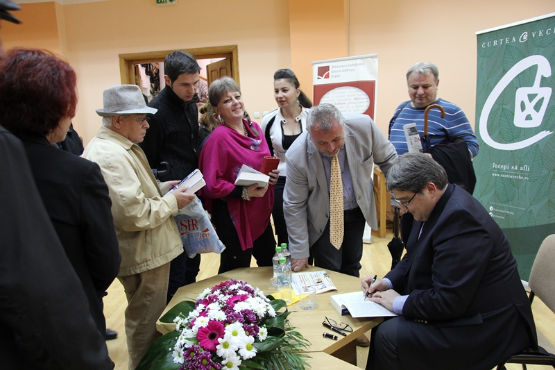 Credit foto: Biblioteca Judeţeană “Dinicu Golescu” Piteşti