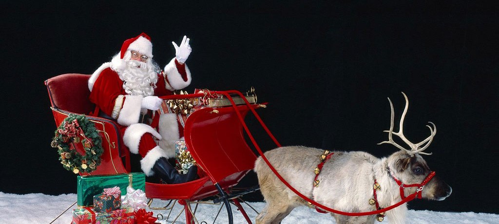 Moș Crăciun vine la Cora Bacău cu poveşti de la Curtea Veche