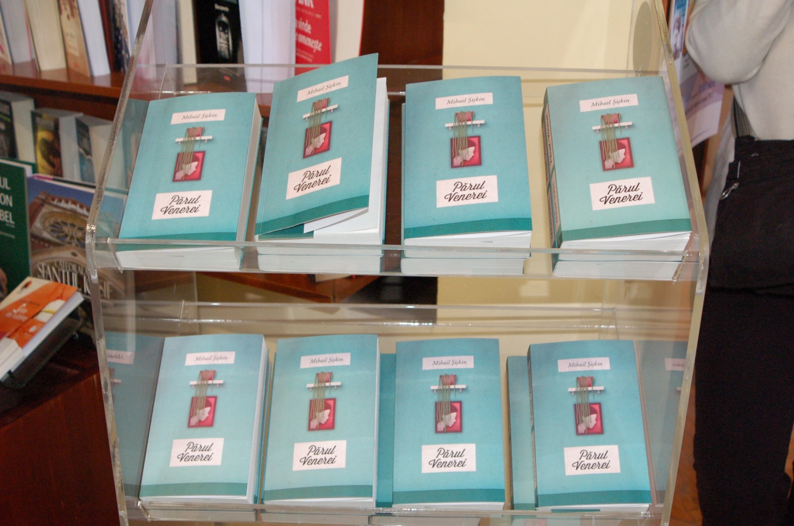 Mihail Şişkin în România – conferinţa de presă: Misiunea scriitorului este să transmită cititorilor căldură sufletească şi lumină