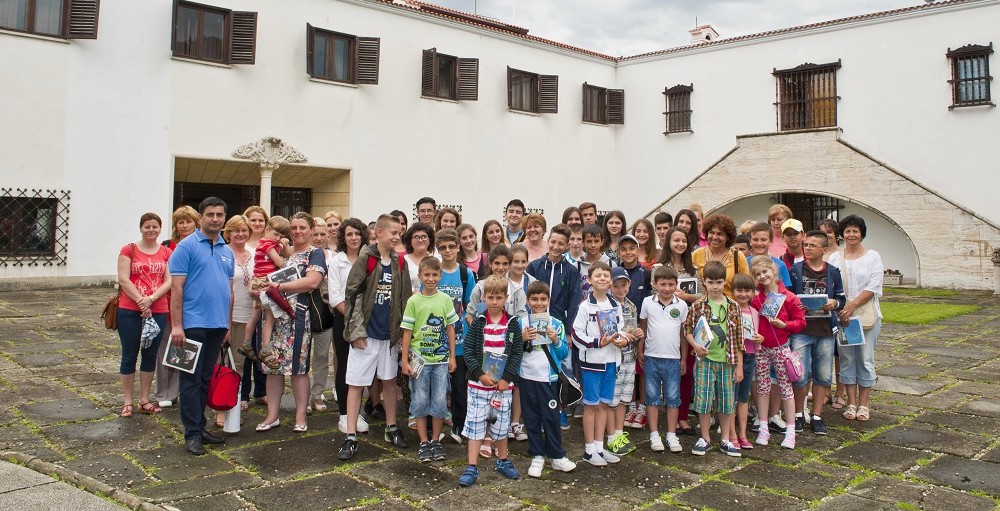 Elevii Școlii Gimnaziale “Principele Radu” din Adjud au primit “Cărțile copilăriei”