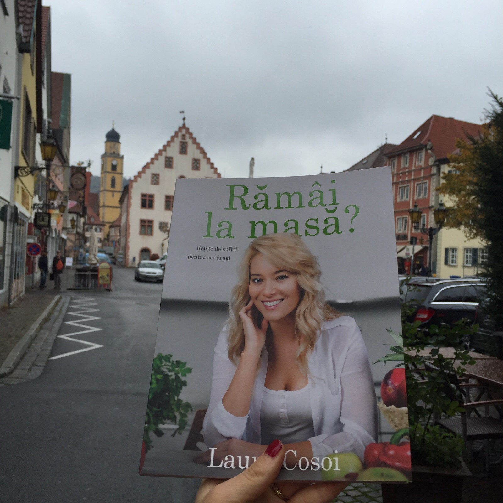 Laura Cosoi păşeşte pe covorul roşu al Târgului de Carte de la Frankfurt