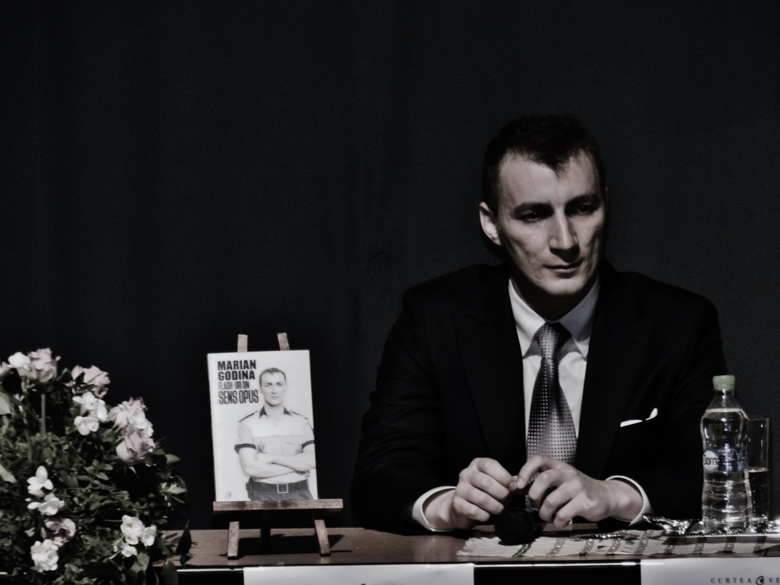 “Flash-uri din sens opus” la Braşov. Impresii post-eveniment şi fotografii