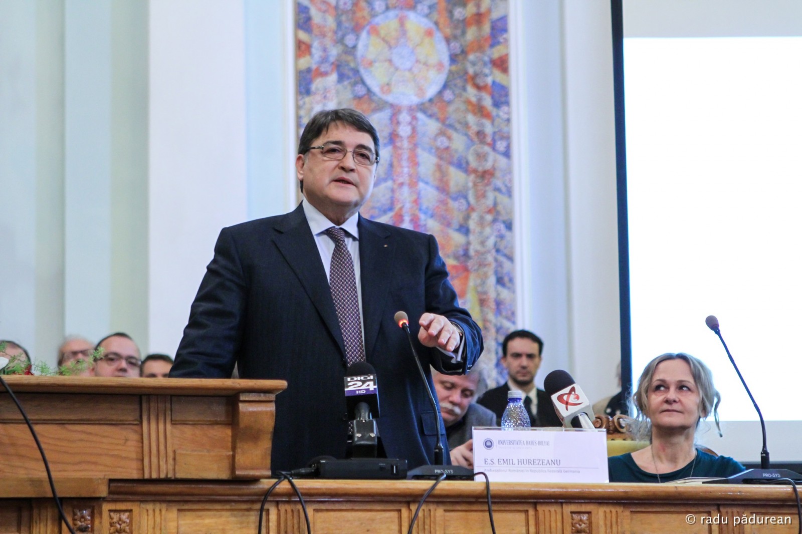 Emil Hurezeanu a lansat la Cluj-Napoca  volumul „Pe trecerea timpului”