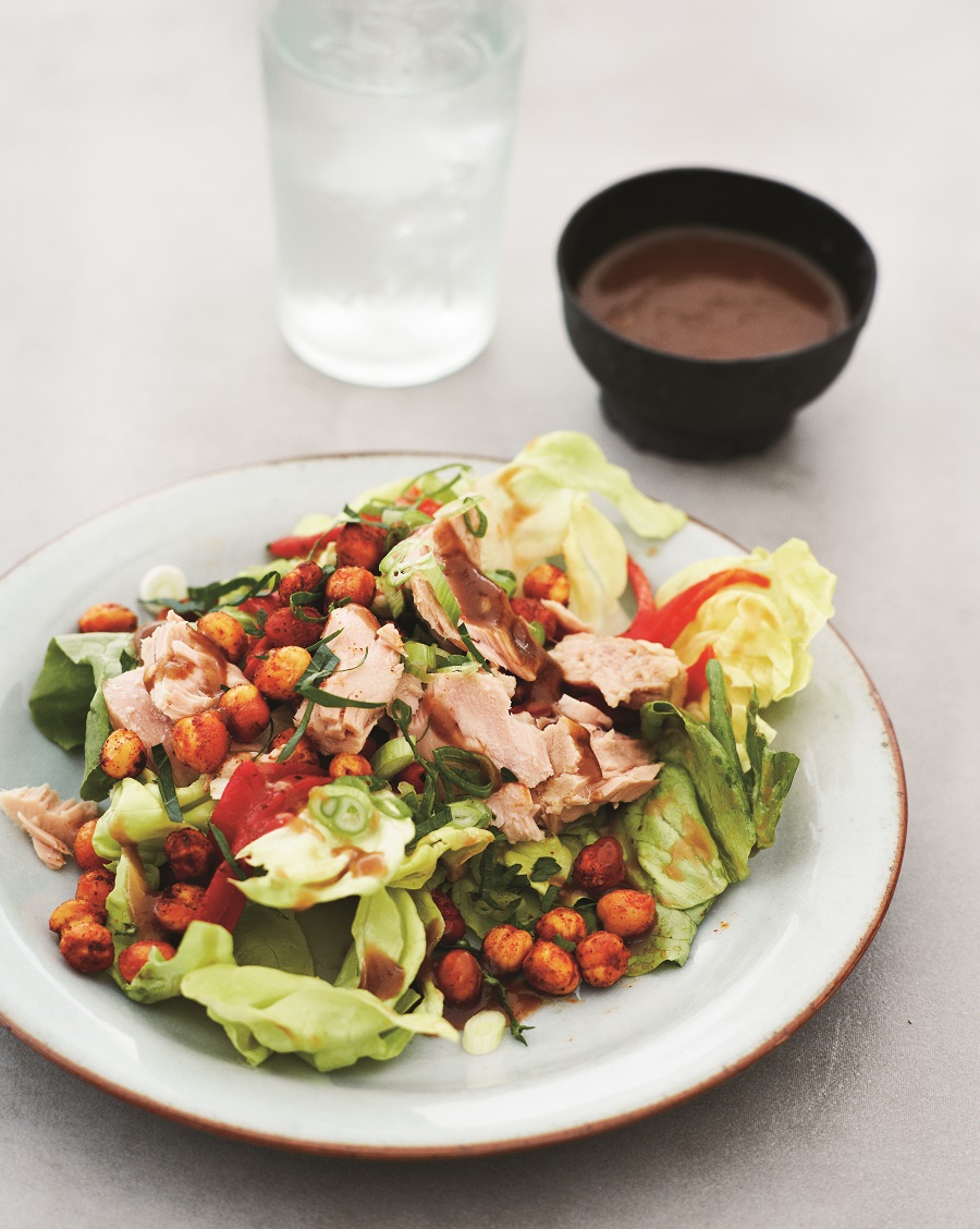 “Tot ce-i bun” de Gwyneth Paltrow și Julia Turshen –  Rețetă de Salată spaniolă cu ton + ardei copți cu dressing spaniol