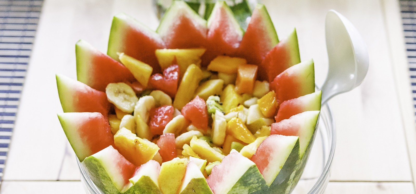 Rețeta Pepene-Surpriză de Ziua Mondială a Pepenelui din “Deserturi raw pentru copii și părinți sănătoși” de Ligia Pop