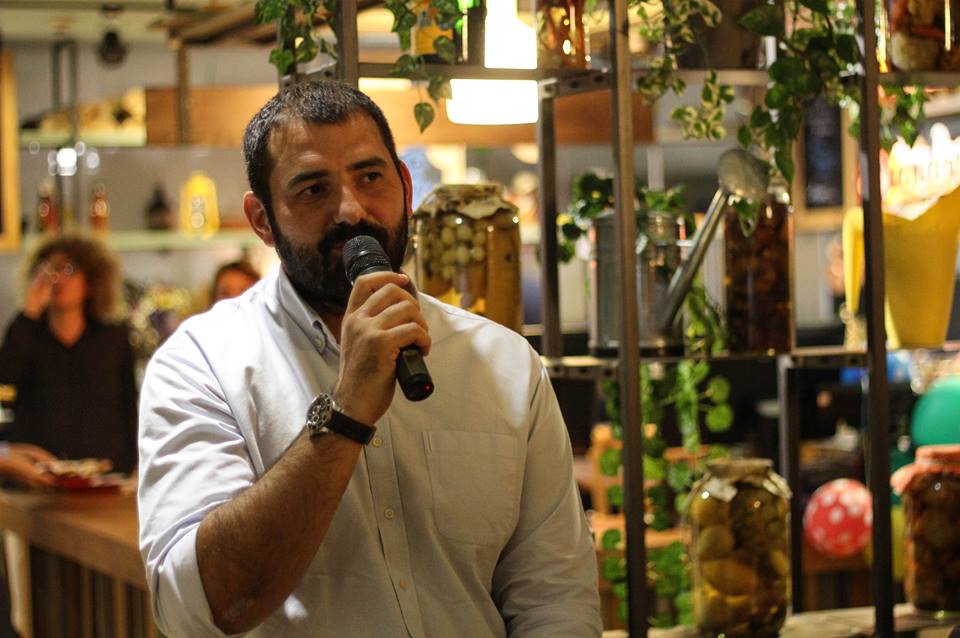 #24centimetri de Adi Hădean, o autobiografie-manifest pentru bucate bune și oameni dintr-o bucată