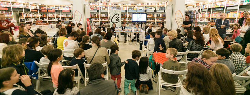 Lansare carte: “O girafă în spațiu și alte șapte lumi ascunse”