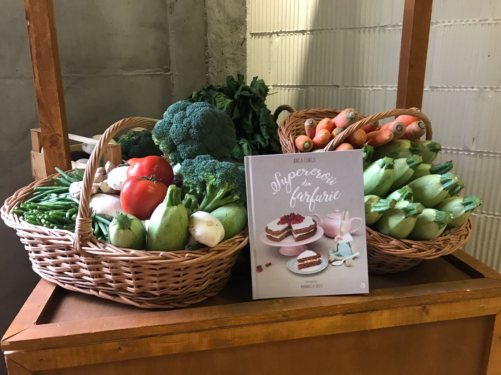 Prinţesa Polonic a lansat „Supereroii din farfurie”,  o carte de reţete pentru gătitul cu cei mici