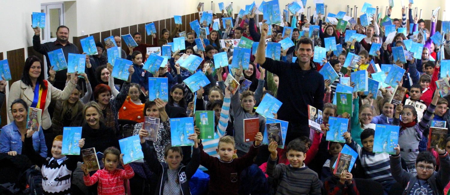 Horia Tecău și Asociația Curtea Veche oferă cartea “Viața în ritm de tenis” elevilor din Cluj