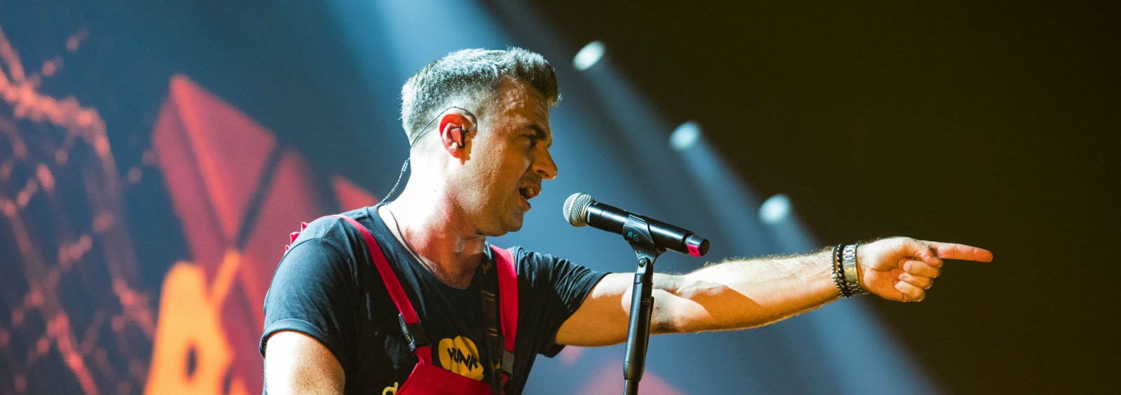 Cornel Ilie spune povestea a 25 de ani de VUNK în prima sa carte, DEJA VU – lansare pe 23 noiembrie la Gaudeamus 2019