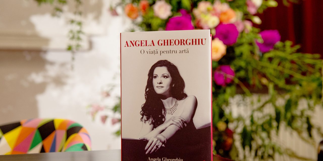 Lansarea biografiei Angelei Gheorghiu: La Teatrul Odeon, autografele s-au prelungit până târziu în noapte